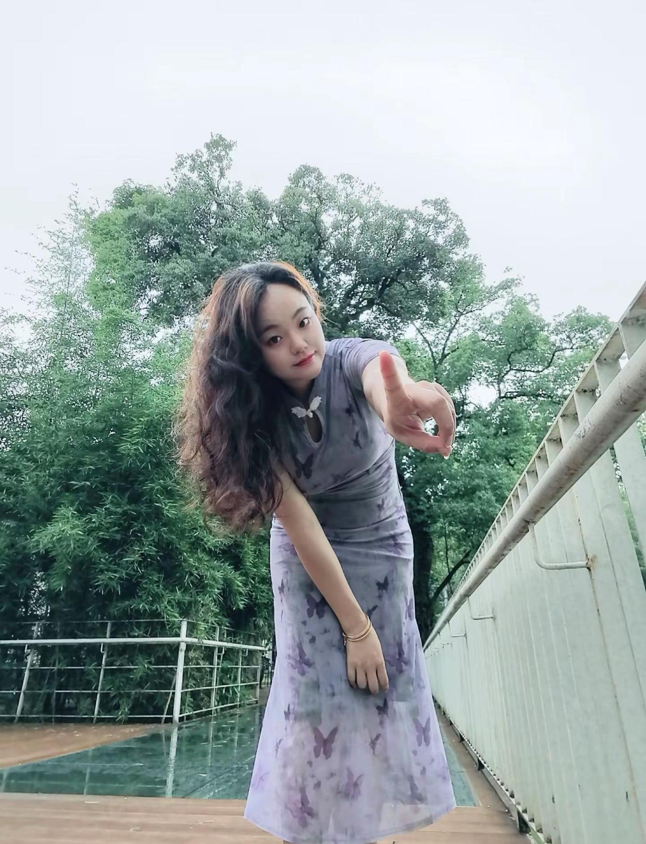 📸紫色旗袍    🥰淡淡的享受浓浓的生活❤世事难料…我只想抓住快乐的瞬间✌不