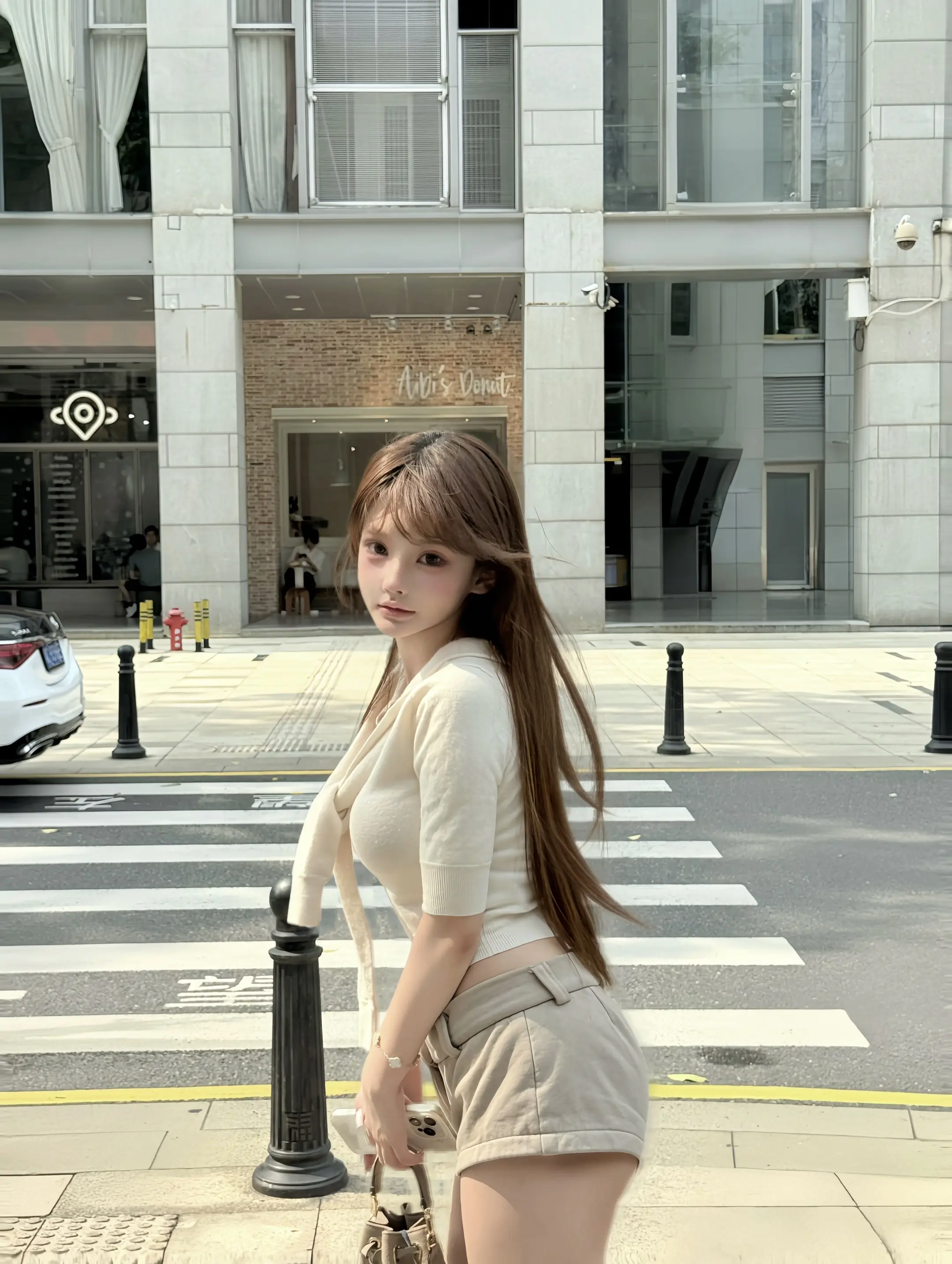 如果那里艳阳高照 你就留下来 如果那里凄风苦雨你就回来 回到我身边