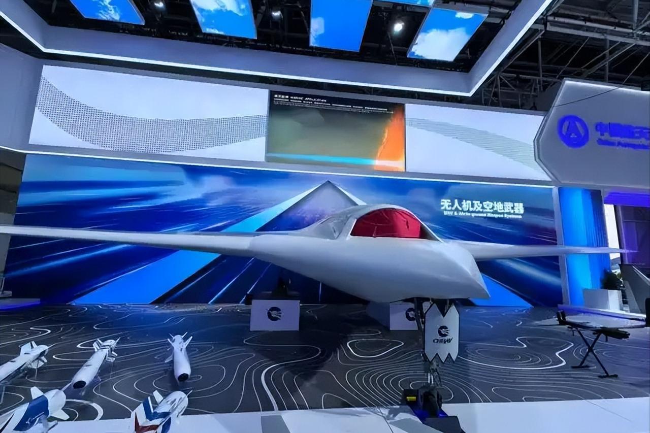珠海航展为什么异常的火爆？说到底还是中系武器厉害，想拜山头得趁早。

珠海航展每