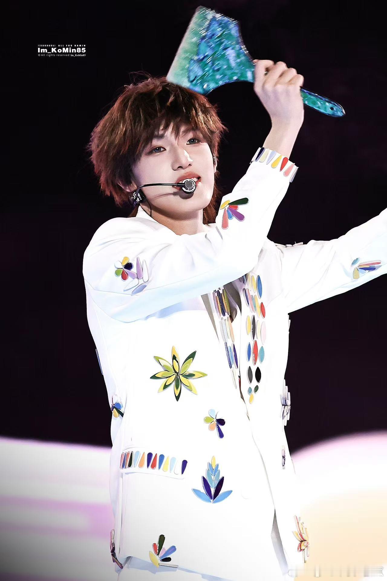 张泽禹的故事 陪着他一年一年走过来，才发现他的故事里全是温柔和努力场馆外好多张泽