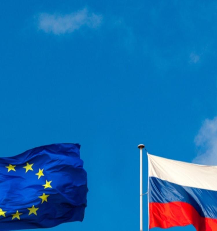 宣战级操作！欧盟冻结俄2100亿欧元资产引核爆级争议 俄方誓言强力反制
 
12