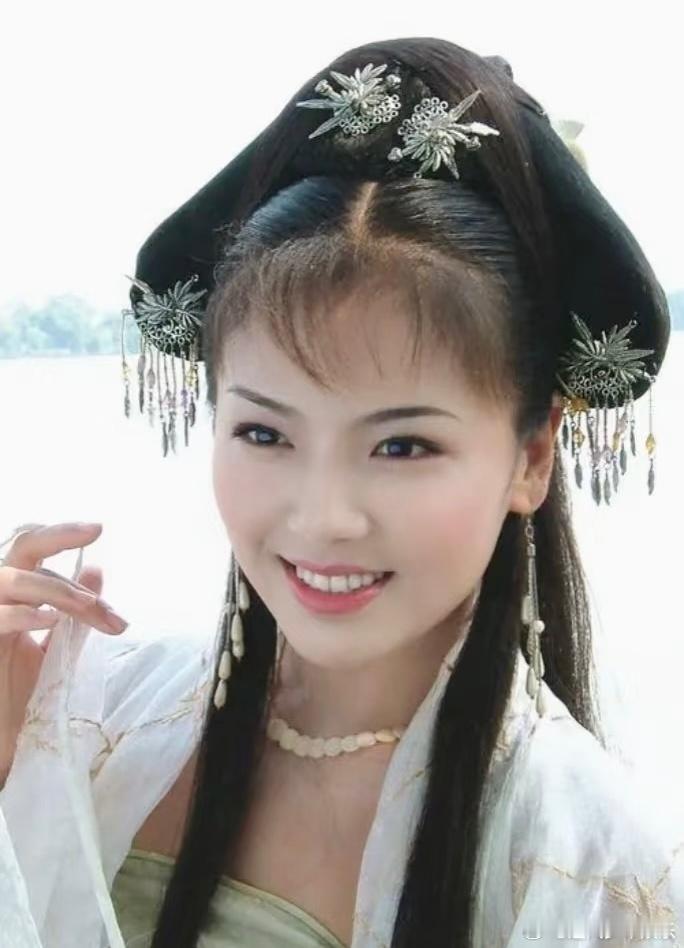 刘涛时隔19年再演白素贞无限超越班19年过去，刘涛演绎的白素贞依然充满神韵，温柔