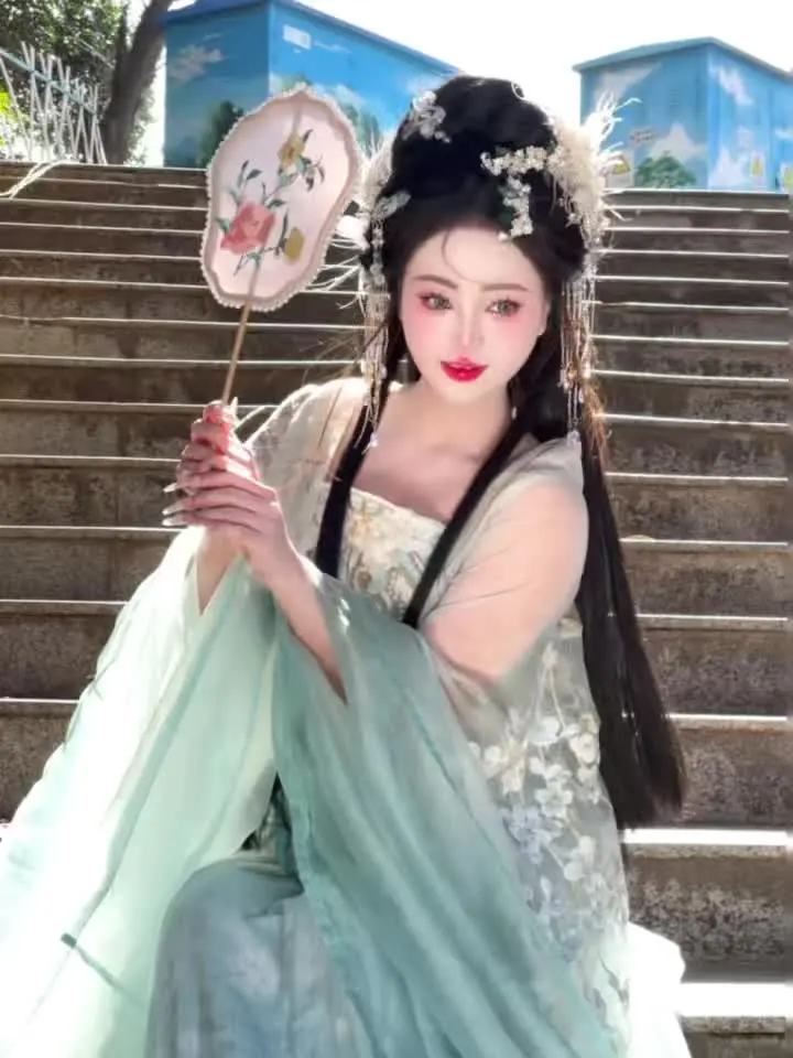 我出不了月宫 你带一只小兔子走吧