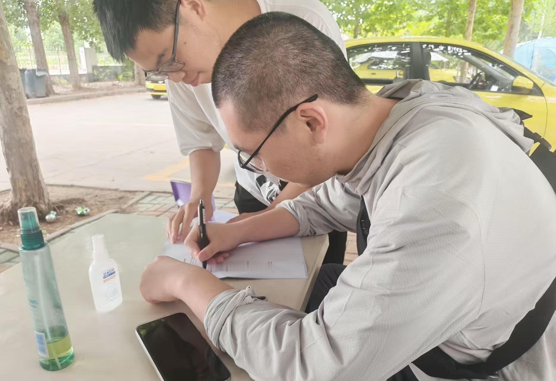 秦岭笑谈 为厘清当前高校博士生扩招带来的培养质量难题，深挖导学关系现存痛点，近日