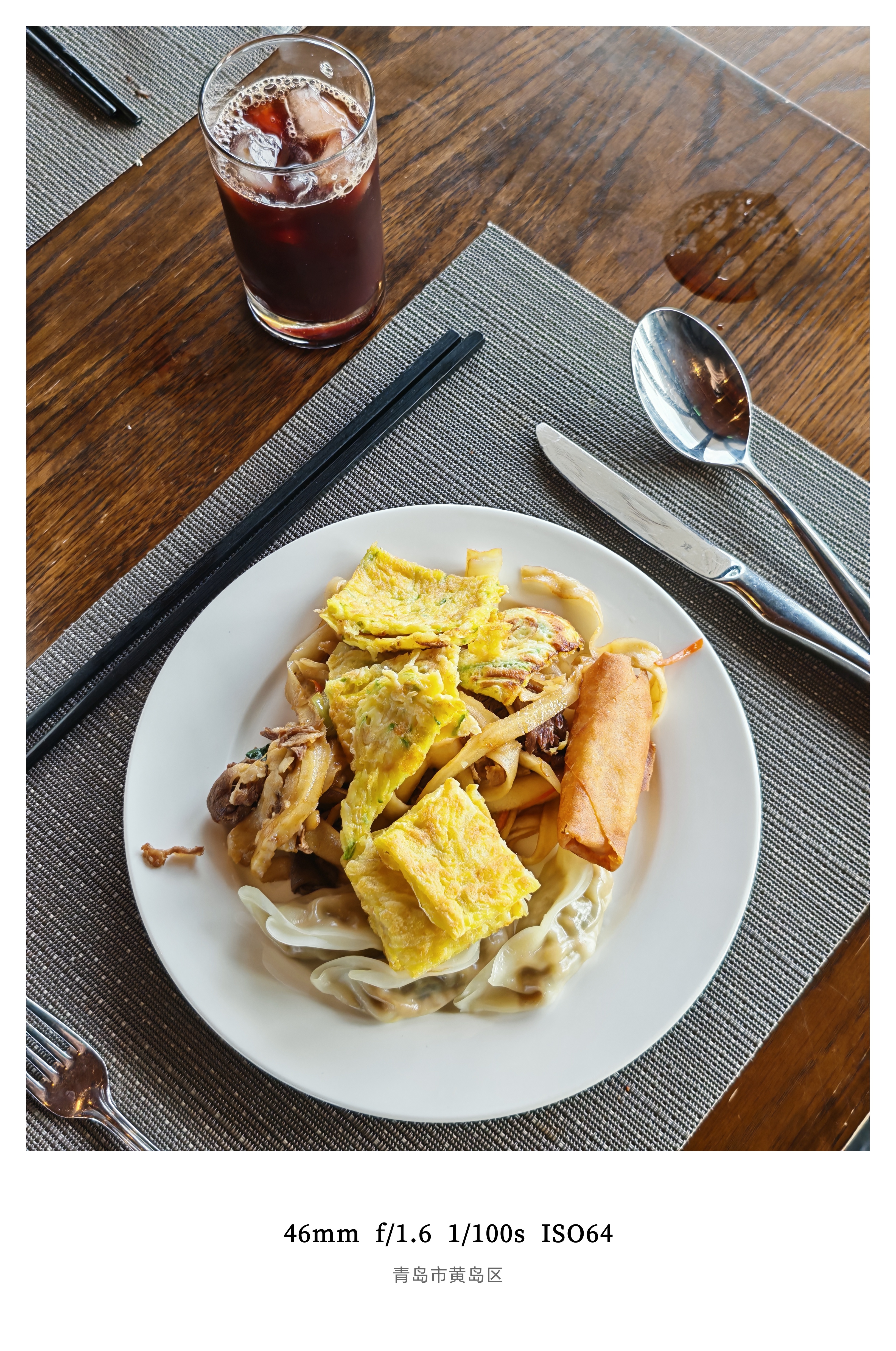 一个多月没正经吃早饭了今儿不赶时间就着海景美美享受虽然不知道为啥酒店提供狗不理包