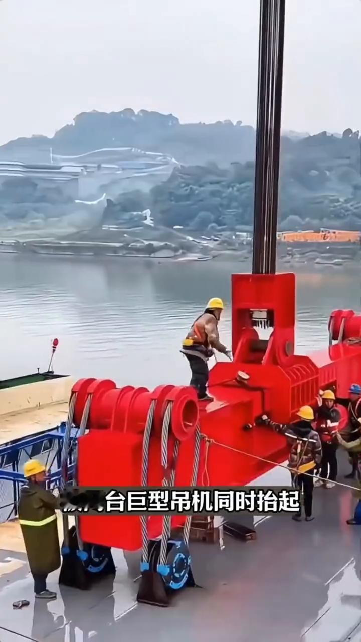 就连美国都做不到，但中国却做到了。在深渊上搭建起比500头大象还重的结构。
·先