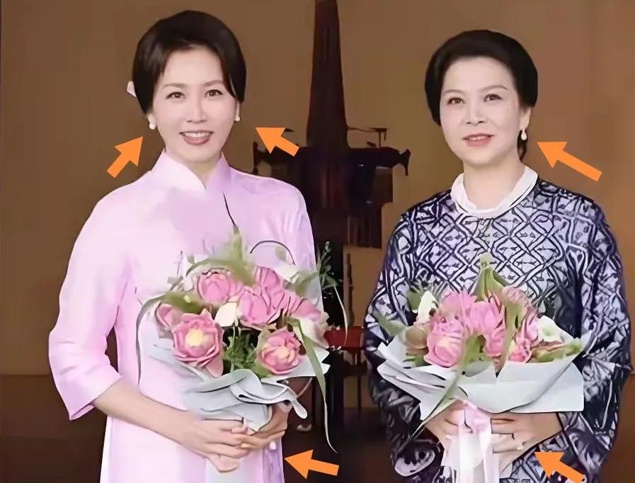 金惠景和越南第一夫人吴芳璃耳坠和戒指款式基本一样。