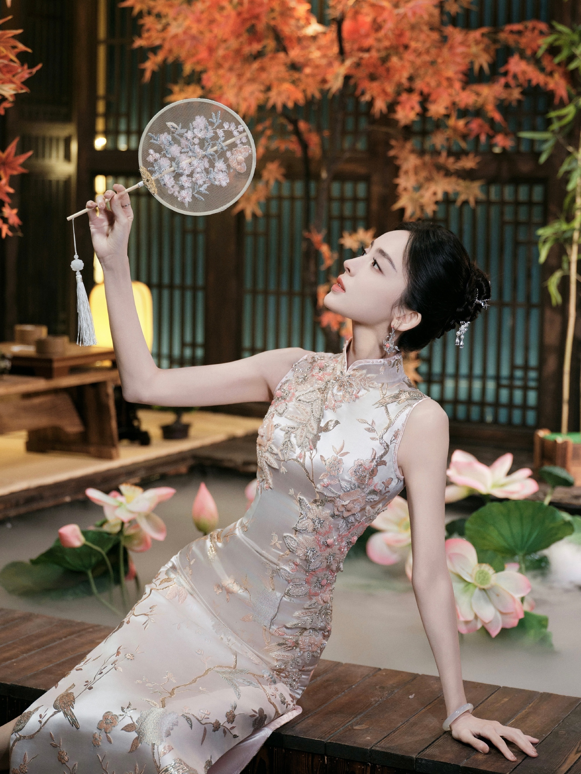娜扎像留洋回来的大小姐怎么有人能把东方韵味和西方贵气结合得这么完美啊！！！那个抬