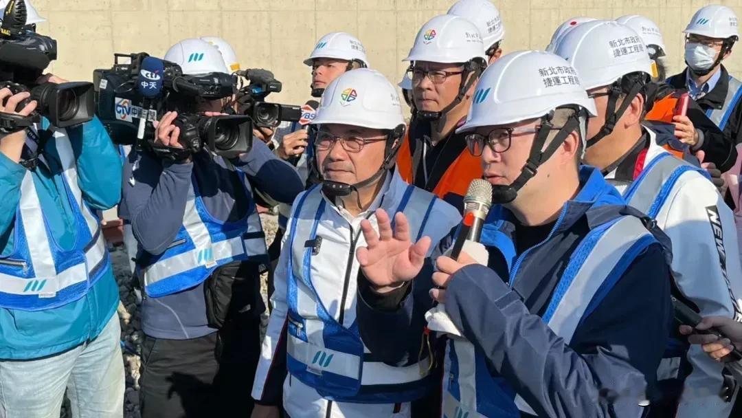 韩国瑜和江启臣争当“熊大”“熊二”，“汉子”回应，全力支持，团结一致！
“汉子”