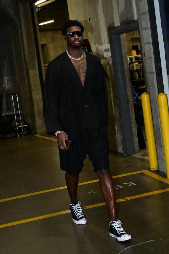 球员穿搭图赏，每一套造型都堪比模板！

不得不说，每一位NBA球员都是在线的时尚
