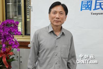 台湾“网红议员”詹江村其人
 
在台湾政坛，詹江村是辨识度极高的存在，绰号“村长