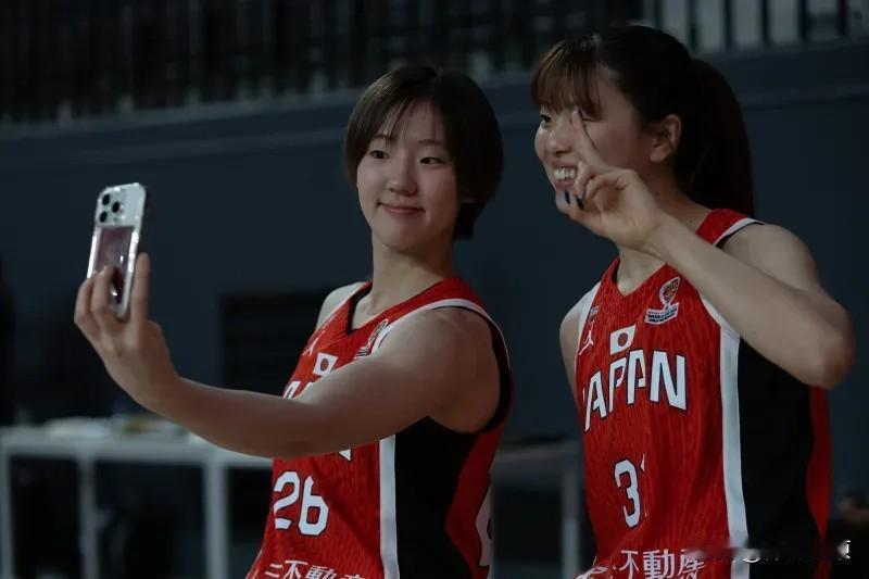 田中心战WNBA！6中5全队最高分
田中心带领日本女篮对阵WNBA球队水星队，这