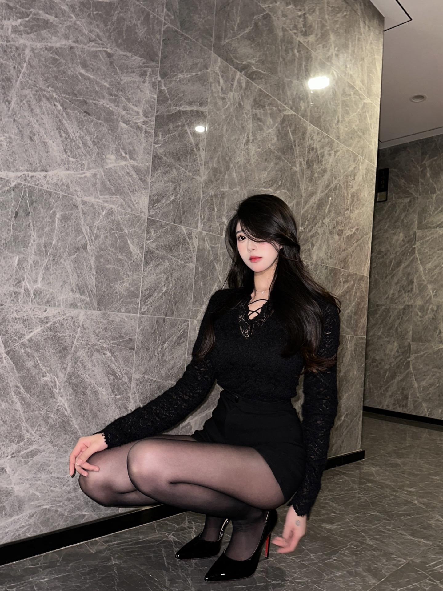 我们只是网友 占有欲别这么强行吗。