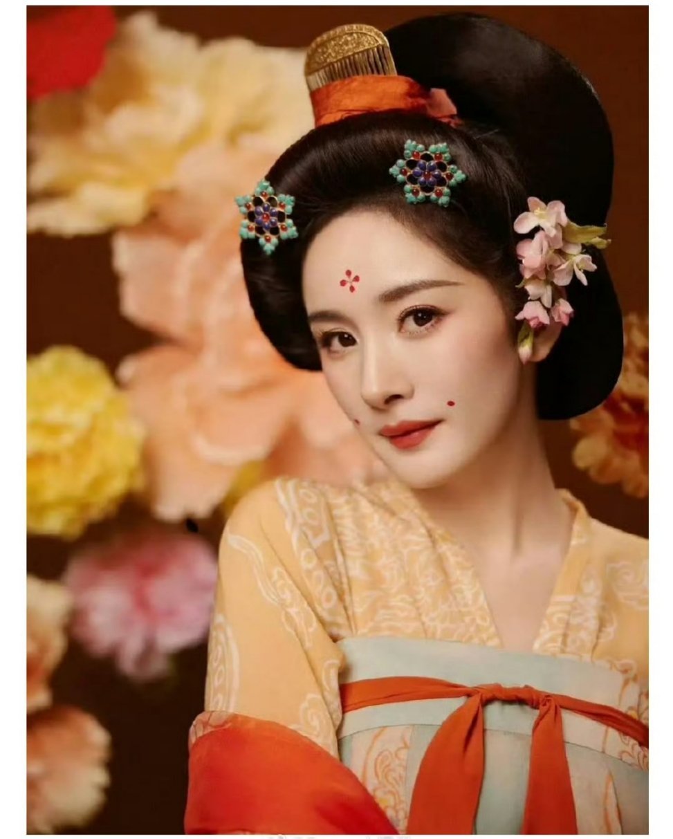 杨幂，杨紫，赵露思唐装造型品鉴 