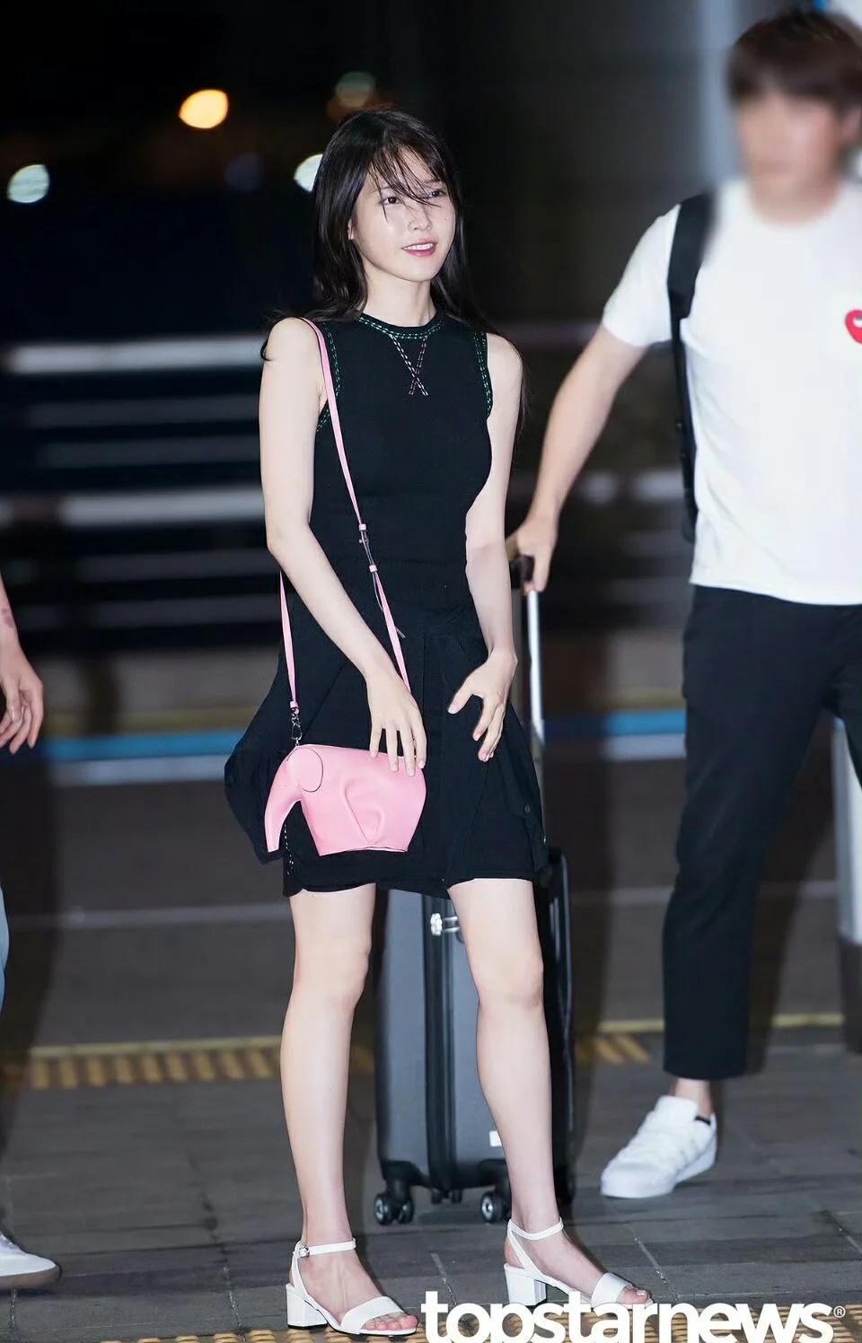 IU 当年谁没有种草这个小象包 确定是10年前的机场照吗 嫩出水了iu 时尚圈焦