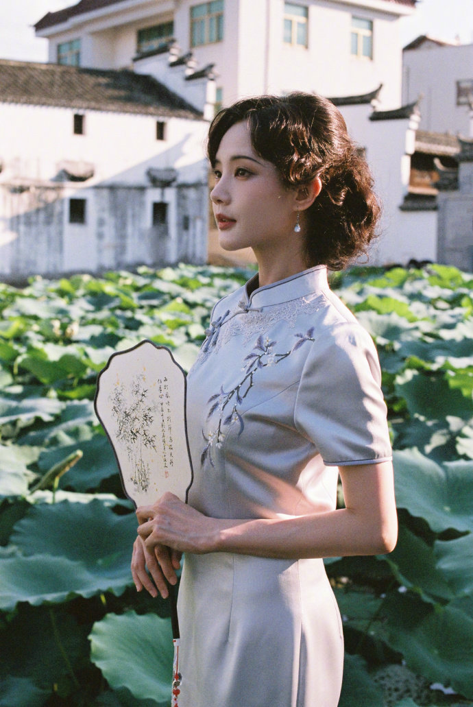 李一桐长风起杀青plog李一桐旗袍造型民国千金感 李一桐长风起杀青plog，旗袍