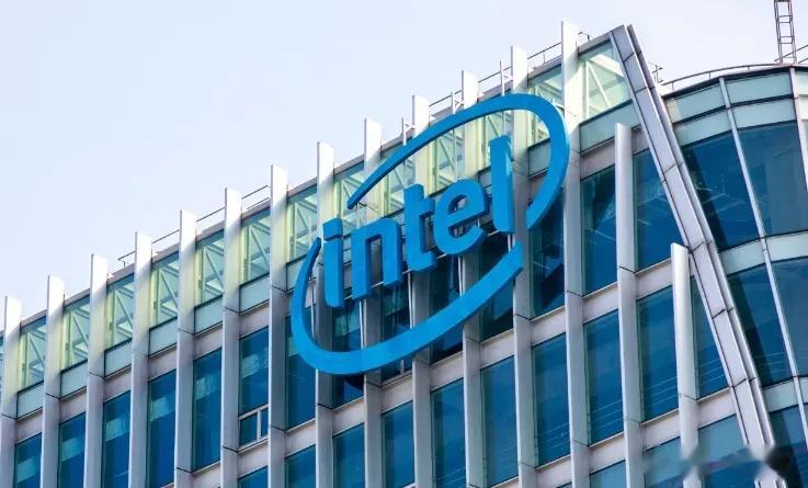 不取消对华出口禁令就下台？郭正亮爆猛料，美芯片三巨头拿住拜登命门

当美国政治、