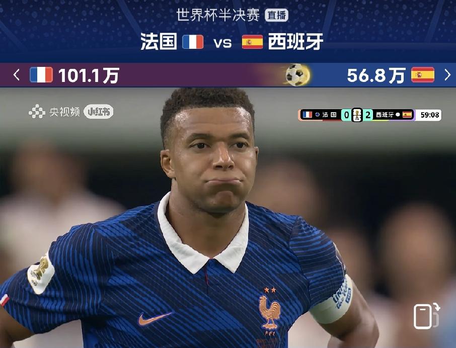 半场刚过一会，法国目前0：2落后西班牙，看来樊振东与姆巴佩顶峰相见的期待要落空了