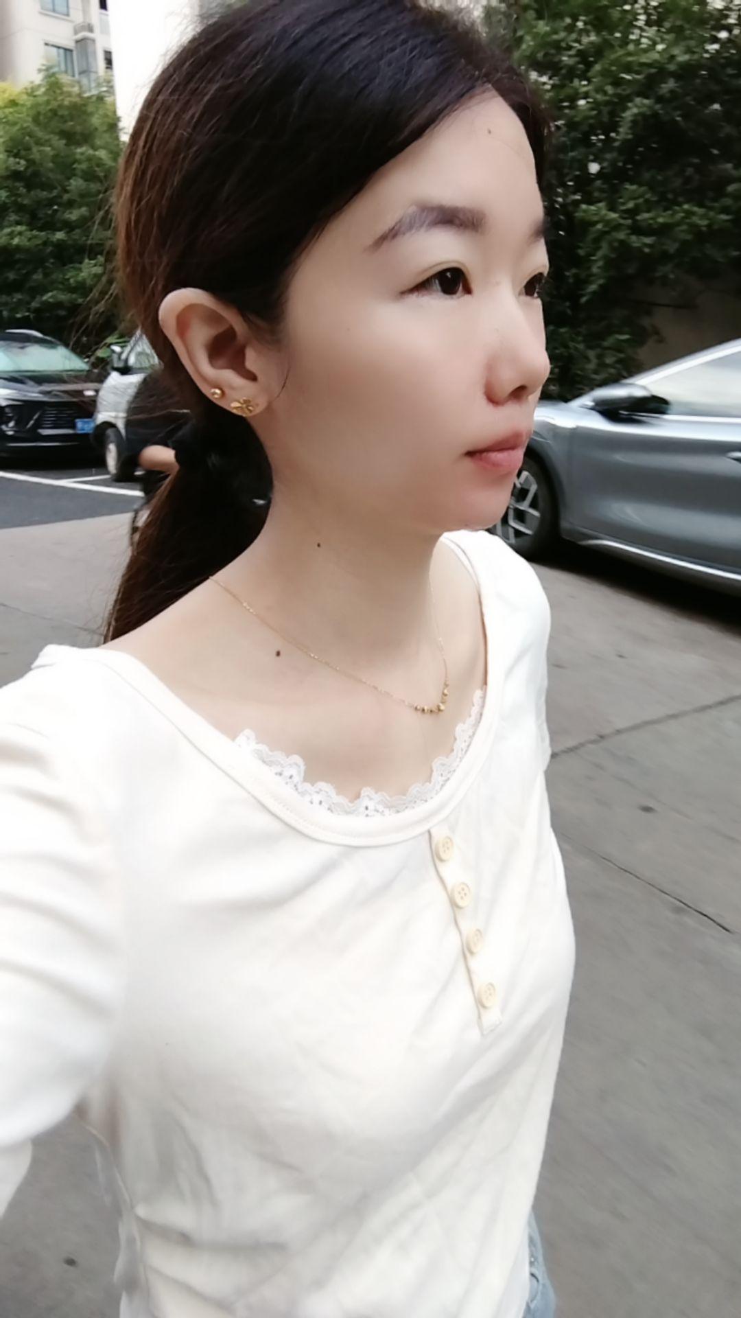 这辈子的奋不顾身，已经用完了，剩下的只有三思而后行。以前总想着帮别人撑...
