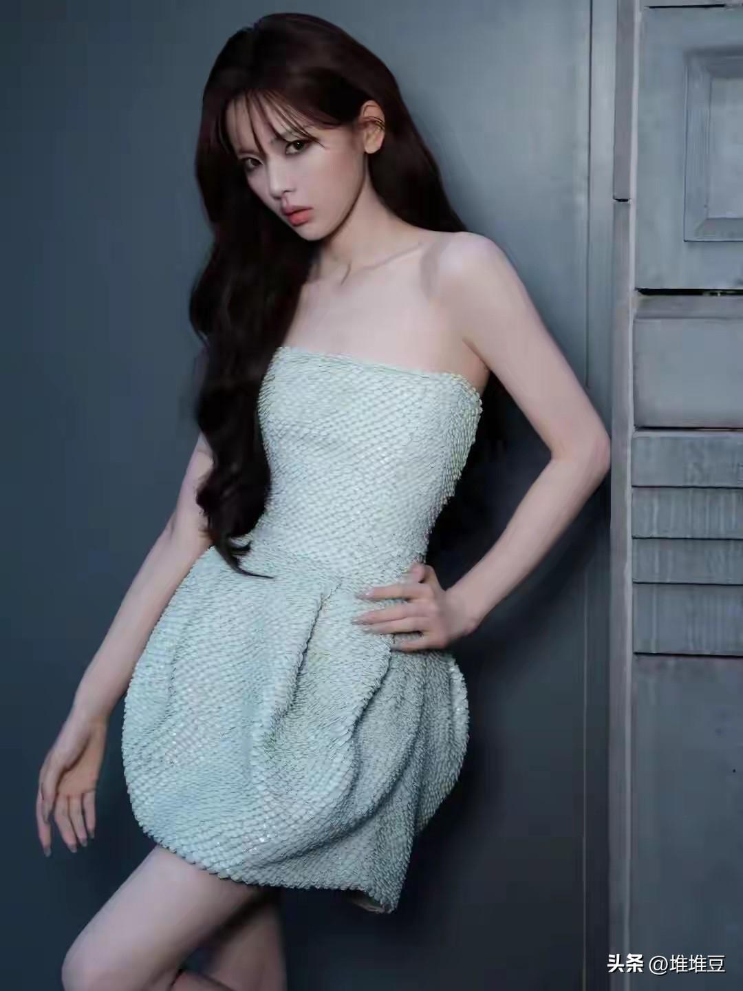 不吹不黑！
杨超越演技一般，
凭什么拿下巴黎世家未发布首穿？

2026巴黎时装