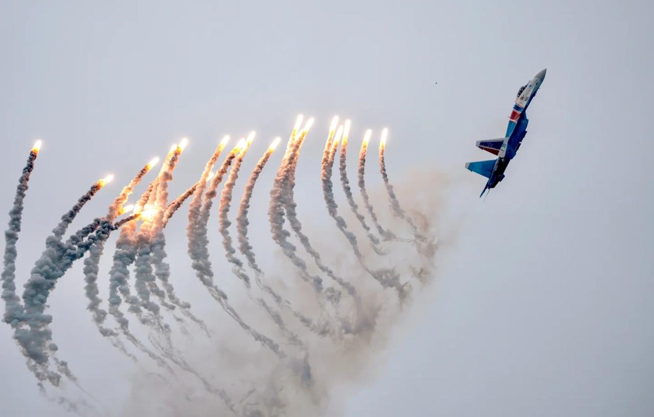 俄罗斯勇士飞行表演队在南昌（打弹篇）
航空摄影 航展 战斗机 飞机 南昌飞行大会