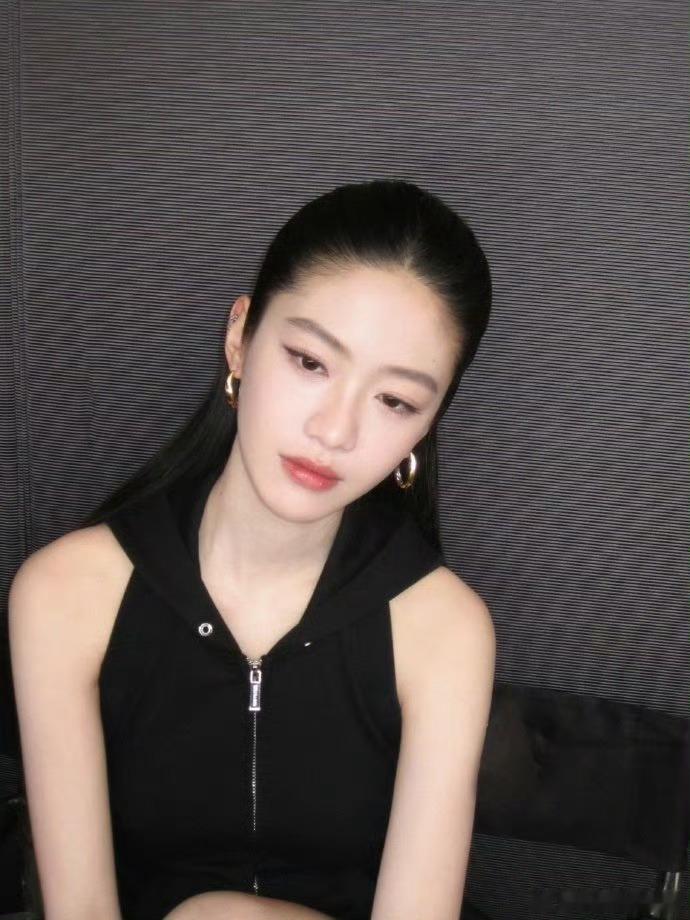 向涵之发了九张妈妈照片九张妈妈照片，藏不住向涵之的调皮和骄傲。什么“不让发”，偏