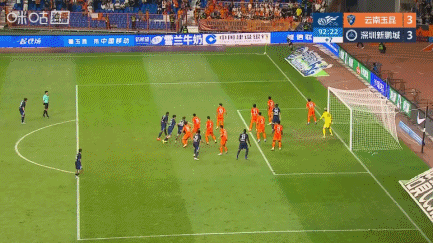 神级乌龙！侯永永踢呲攻入自家大门！！！ 