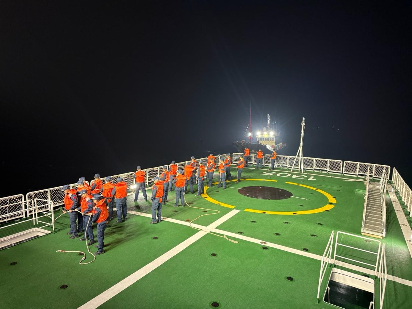 中国海警局直属第一局成功救助突发心脏病渔民