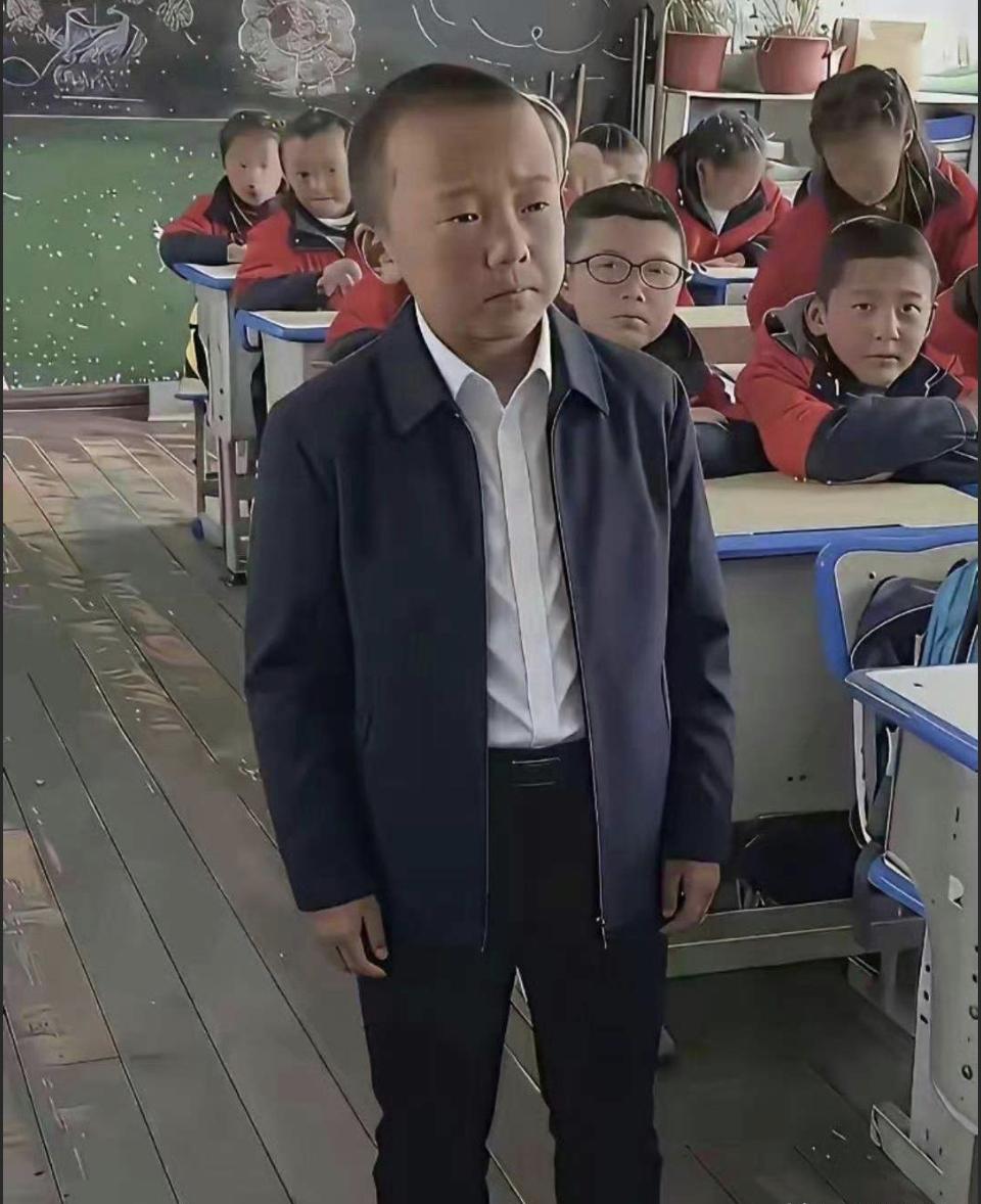 千万不要小瞧了这个局里局气的小孩，长大了至少是个科级以上干部。别问我为什么能知道