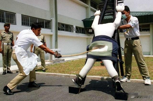 新加坡立法对电诈人员实施鞭刑

当地时间11月4日，新加坡国会正式通过《刑事法（