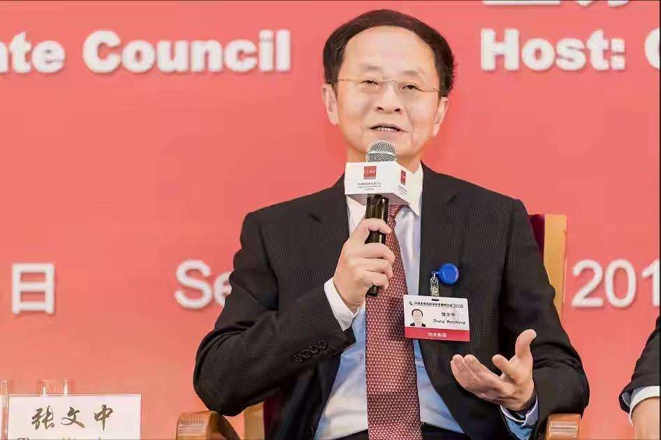 2006 事业顶峰时，他因涉嫌诈骗、行贿等罪名被判刑，实际服刑7年，2018年最