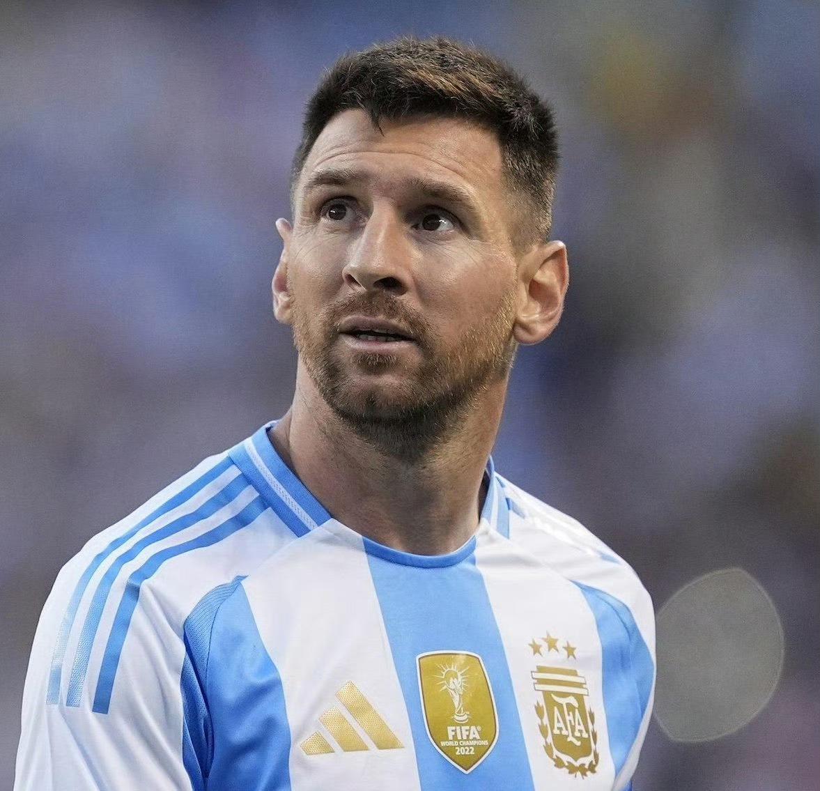 梅西的影响力不仅仅在自家联赛，甚至到了国家队……
1、本赛季早些时候一名裁判被解