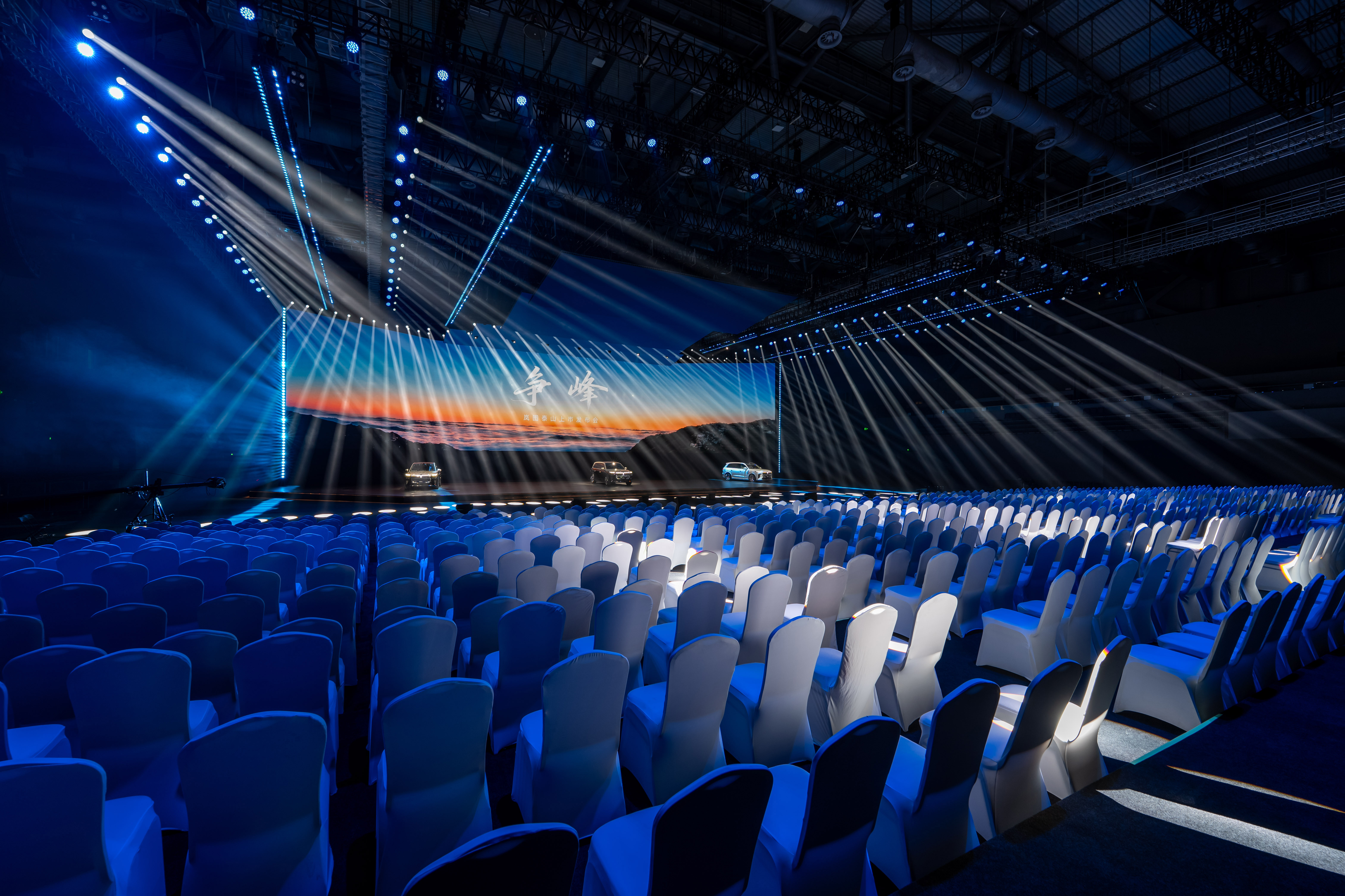 终于等到！2025年11月18日，岚图泰山正式上市了，新时代全尺寸旗舰SUV霸气