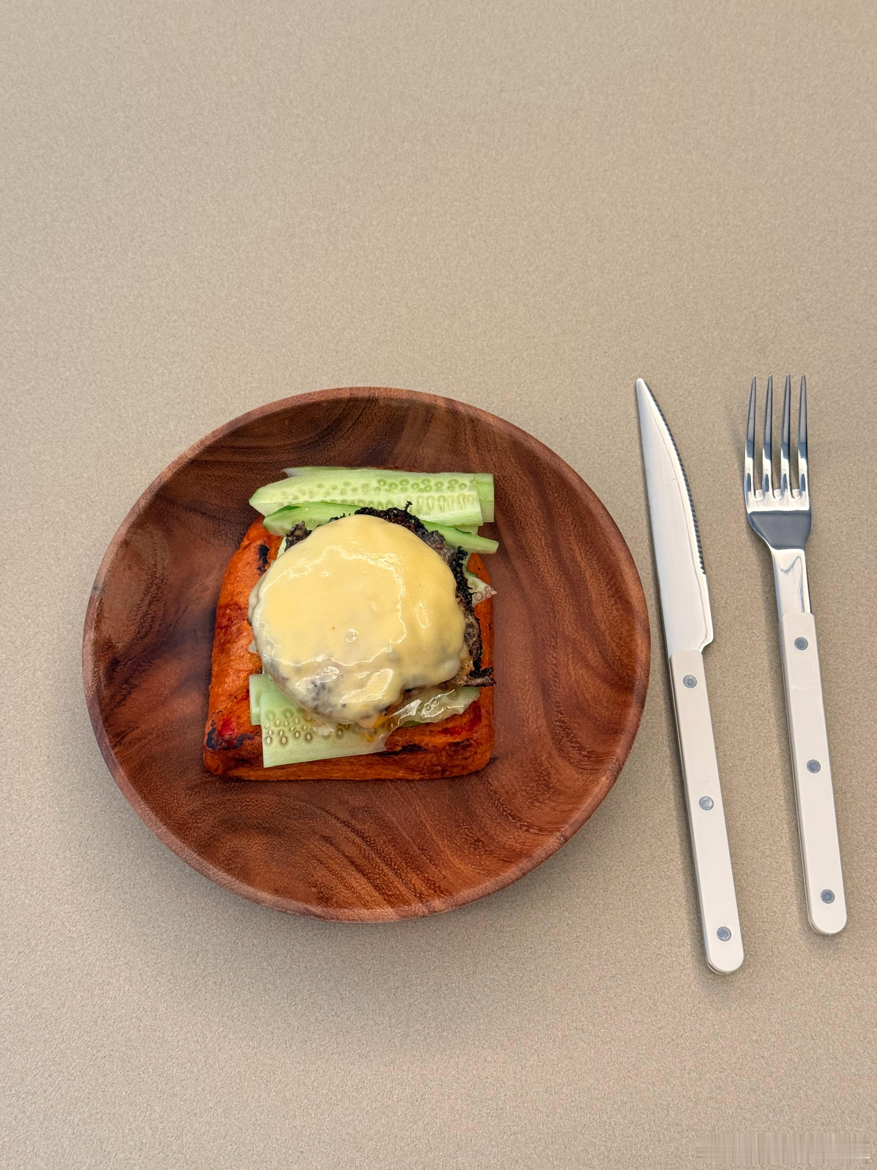 🍞🥩🧀🥒☕️🥛 