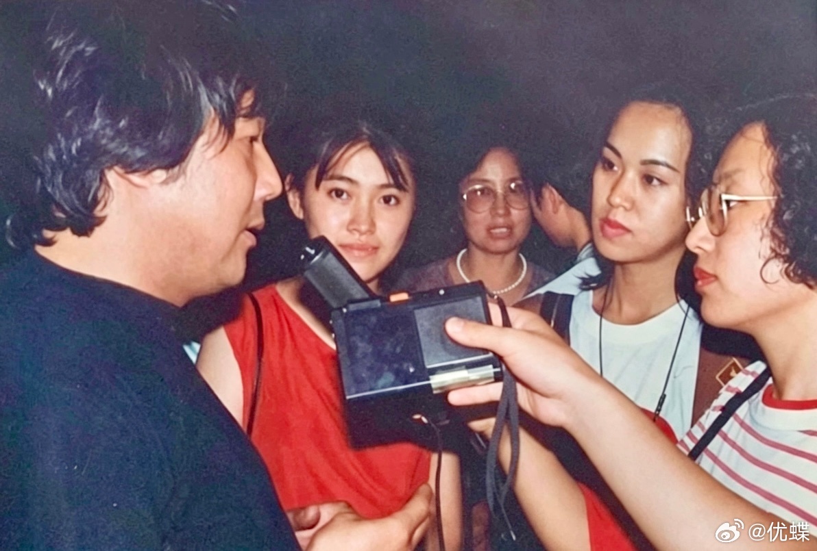 与“黑豹”乐队有关：李彤哥，“四哥”郭传林在接受采访，“豹妹”李小燕！ 