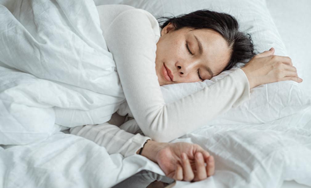 文章标题：体内有癌，夜间先知？睡觉身体的5种变化，可能是癌或疾病的征兆

在我们