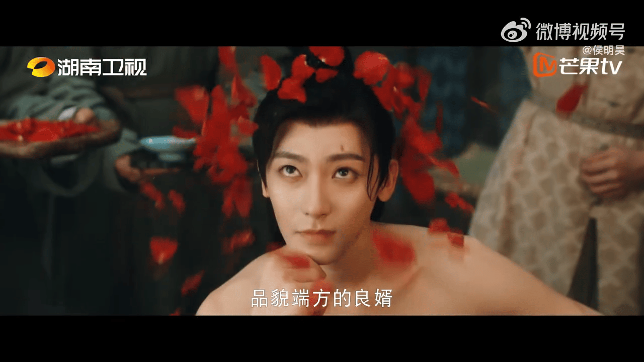 侯明昊掀帘神图有了 这才是古风小生的正确打开方式！侯明昊掀帘迈步利落挺拔，预告里