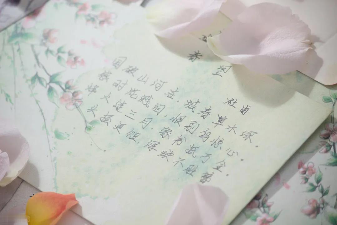 青春是丛林，是荒原，是阳光炙热的奔跑，是大雨滂沱的伫立。——张嘉佳《从你的全世界