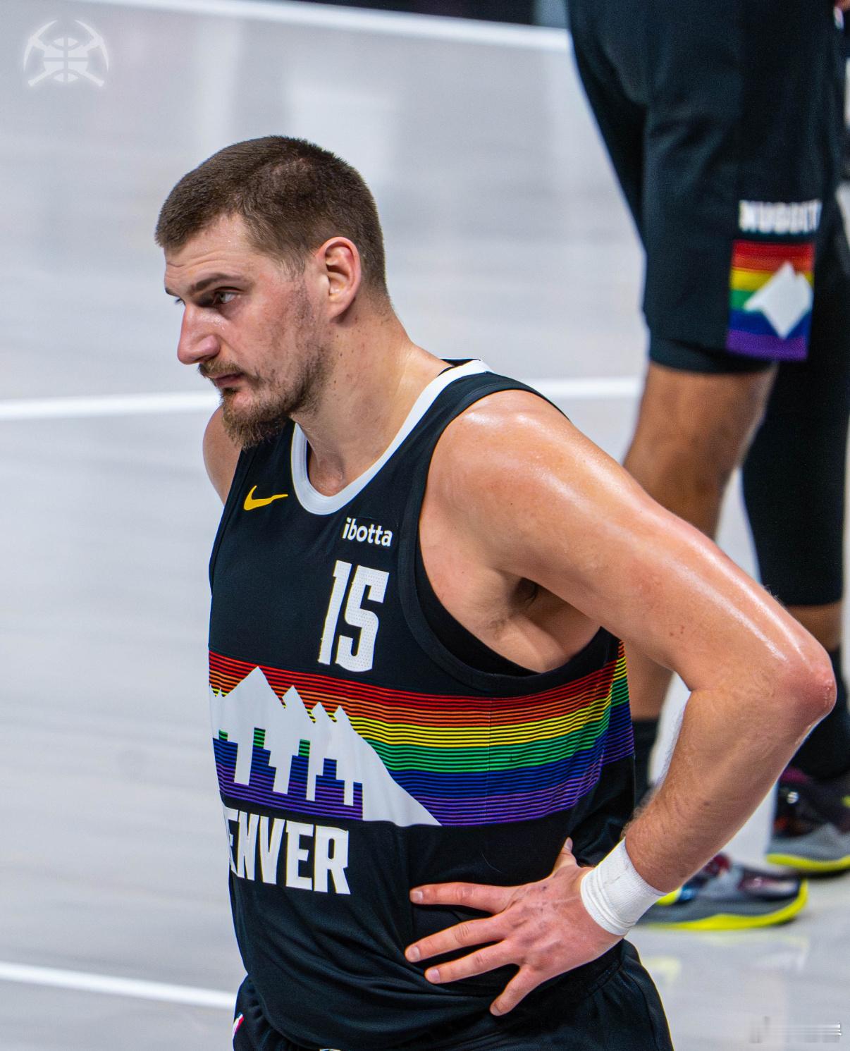 前无有古人，后难见来者。简称“没见过这样的”，约基奇在地球上独一无二。那些被词藻