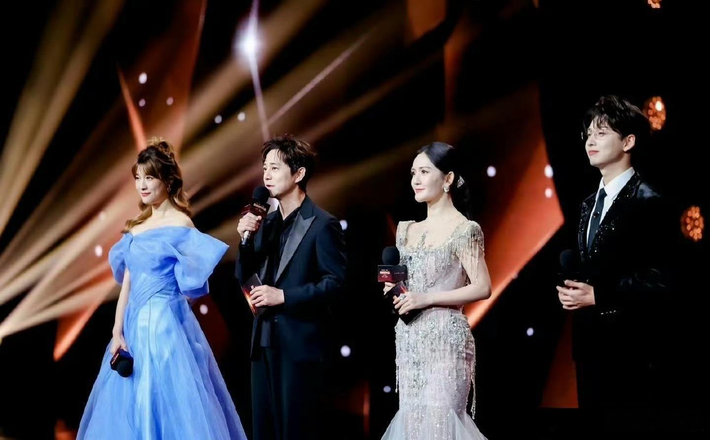 何炅谢娜一出场我的青春回来了何炅 谢娜一出场，是谁的青春又回来了？两人是彼此最懂