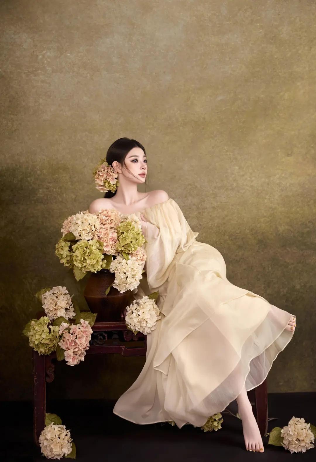 贵阳有宝宝想拍百合新中式写真的吗~
东方女性之美 新中式写真 唯美写真 艺术照 