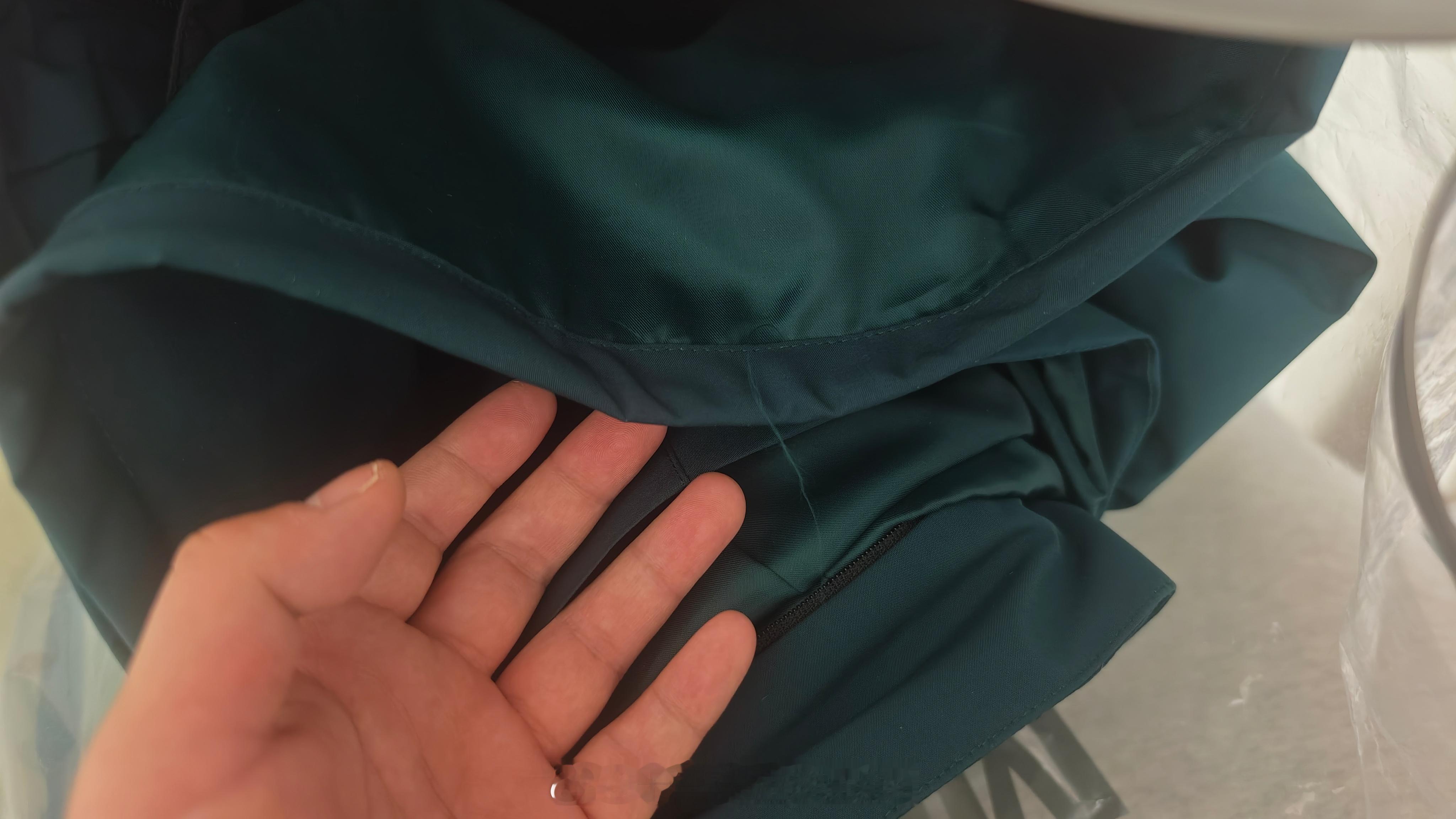 影视飓风冲锋衣的质量.....线头很多，羽绒服有点跑绒，反正比我前年买的同样60