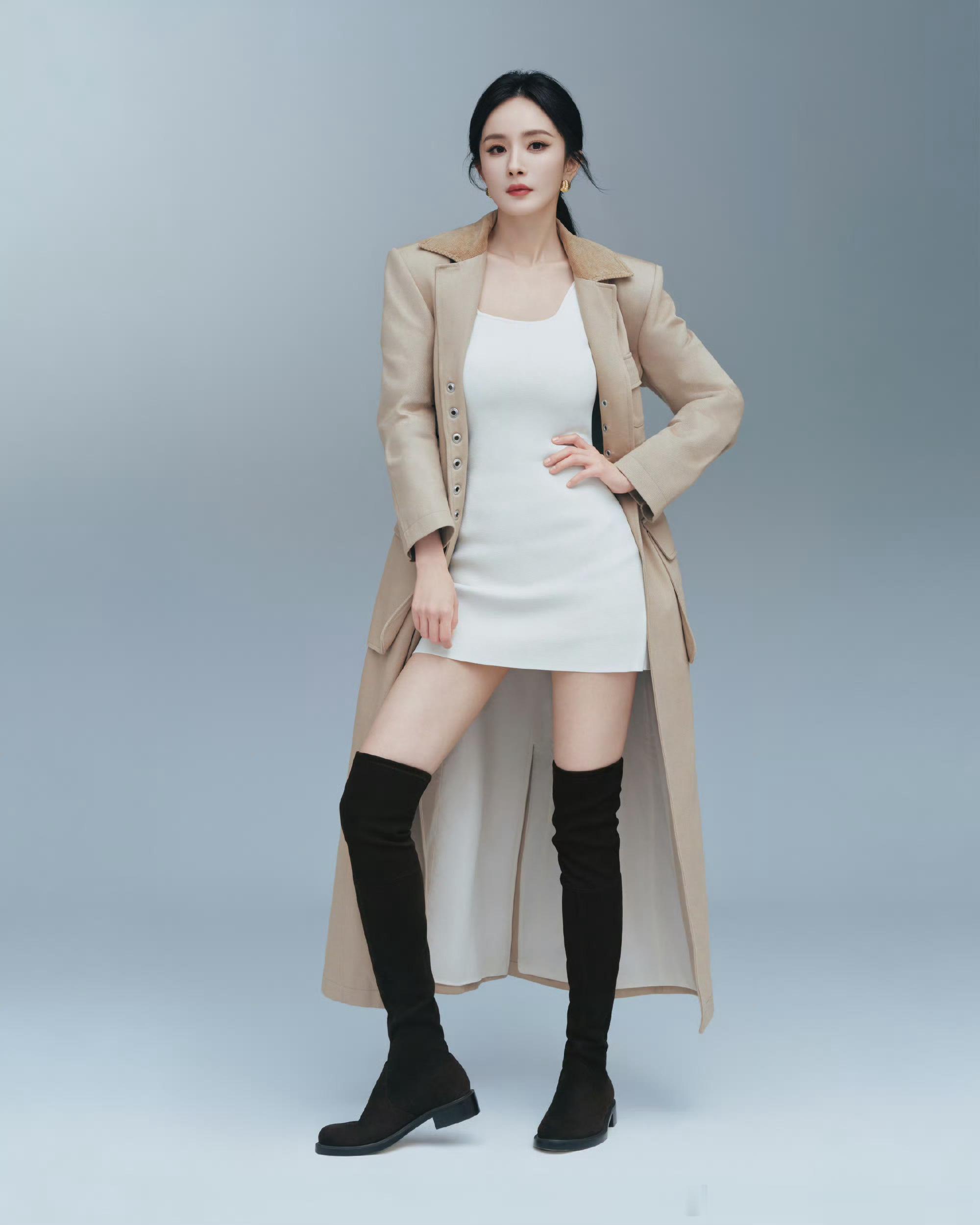 杨幂[超话]  🦊杨幂StuartWeitzman全球品牌代言人生命中总有一些