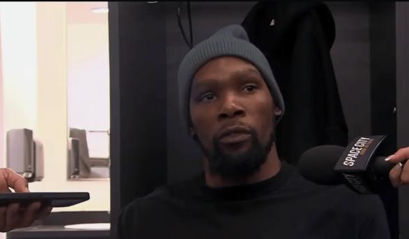 杜兰特真的挺尴尬的，上赛季他在太阳，太阳战绩西部第11，火箭战绩西部第2。

这