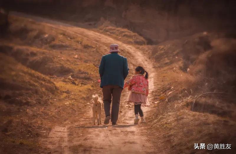 一句话证明你老了！字数越少越好当年老了，最喜欢和隔代的亲人接触。喜欢听他们用稚嫩