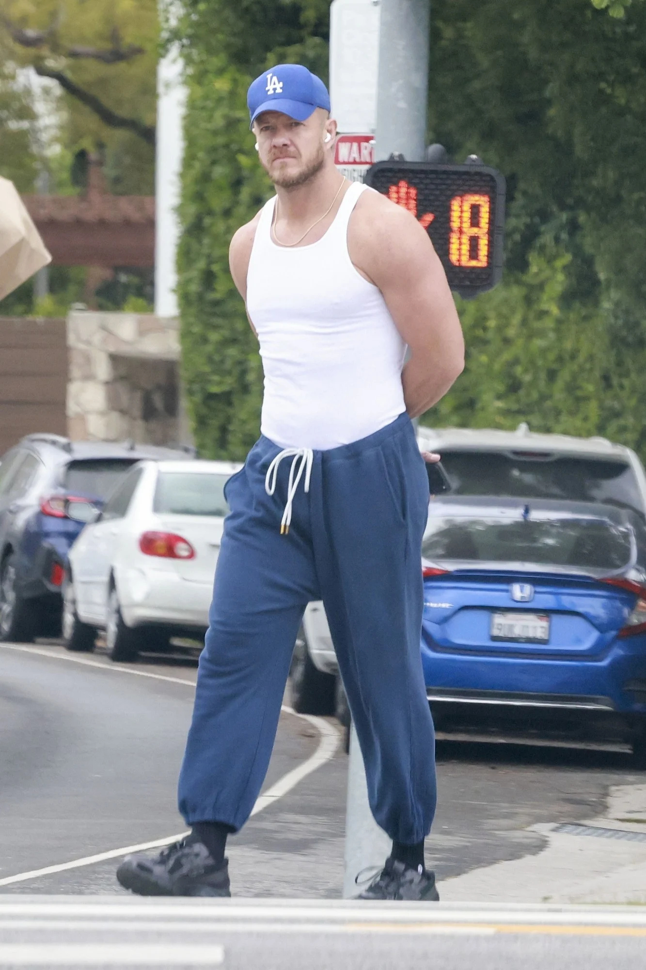 Dan Reynolds 27日加州Los Feliz外出 