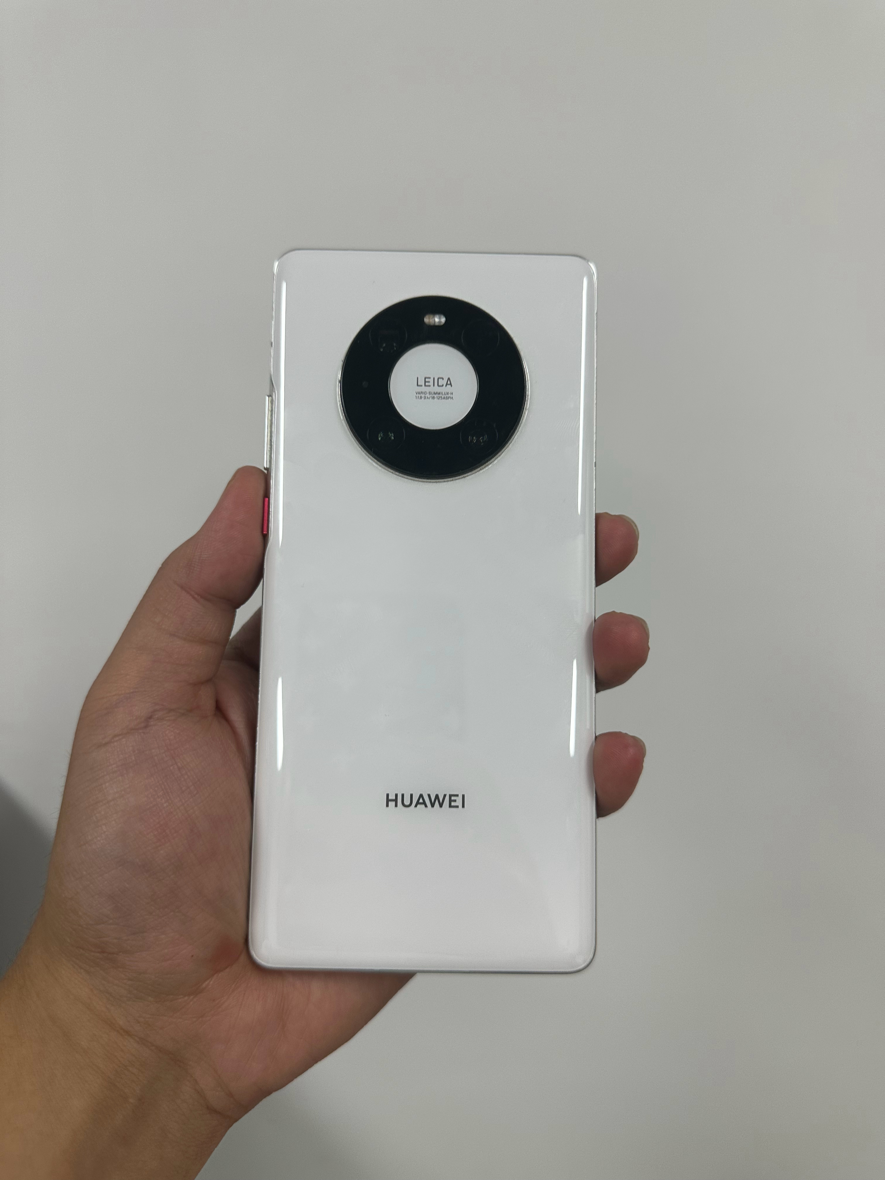 好久好久没回收到LG屏的华为Mate40Pro了，这LG屏快绝迹了吧[笑cry]