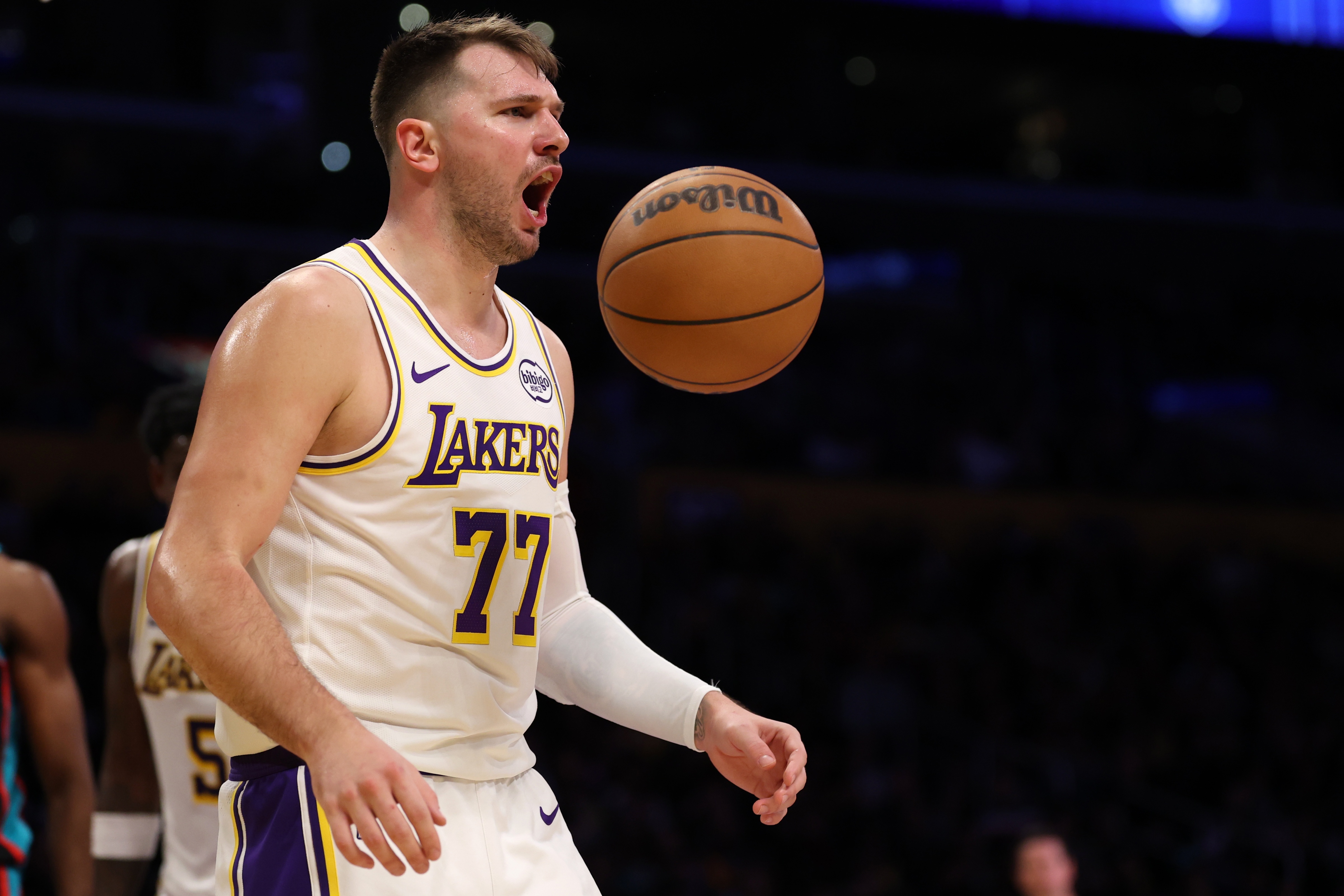 考辛斯：湖人拥有世界上最好的进攻火力 防守才是他们的症结 