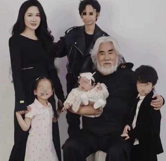 今天看到网上新闻说75岁张纪中和44岁妻子杜星霖公开表示要生第5胎，不由得佩服张