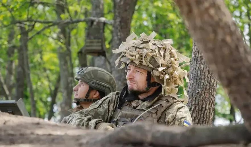 就在刚刚
 
乌克兰官方突然公布了9月份擅离职守人数超过1.4万的数字。
 
这